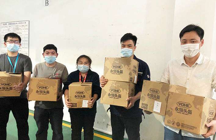 為安全護航，暖心發(fā)放安全頭盔